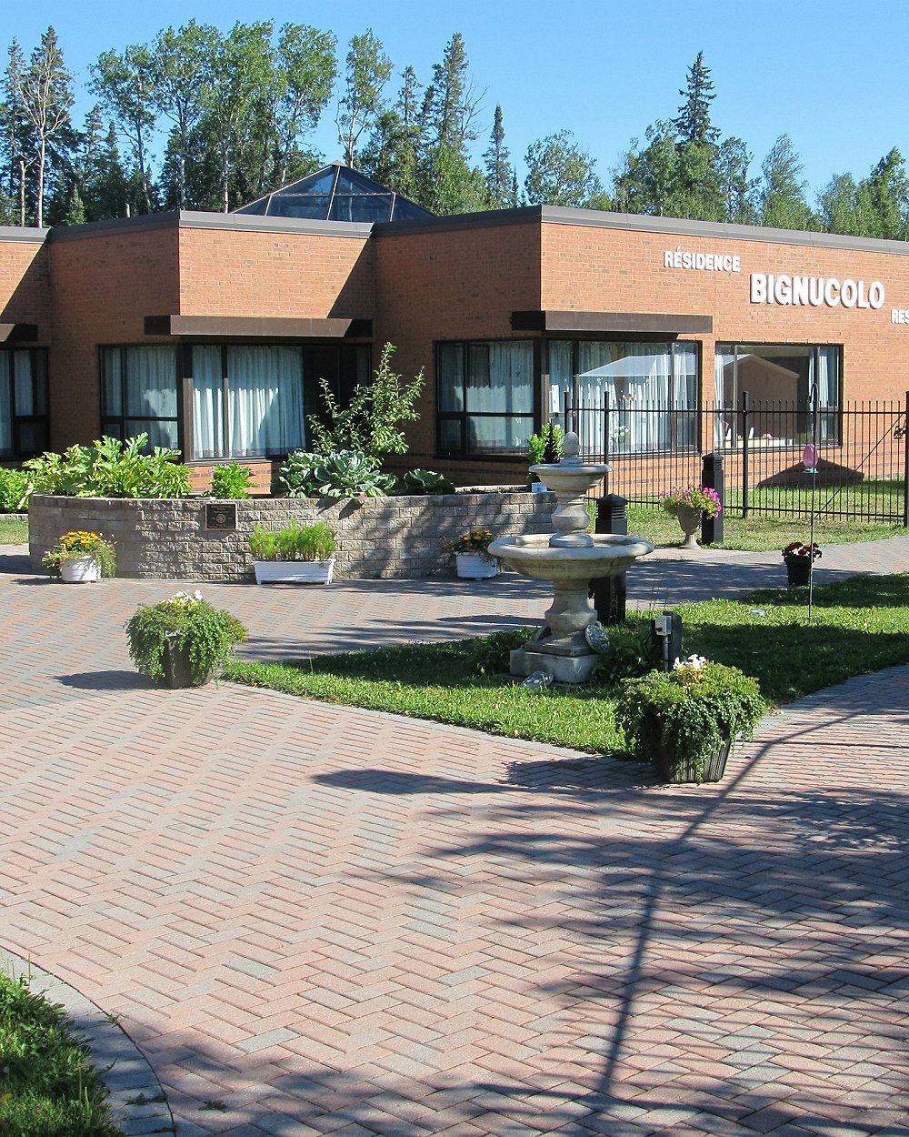 Click to enlarge Bignucolo Residence building and courtyard