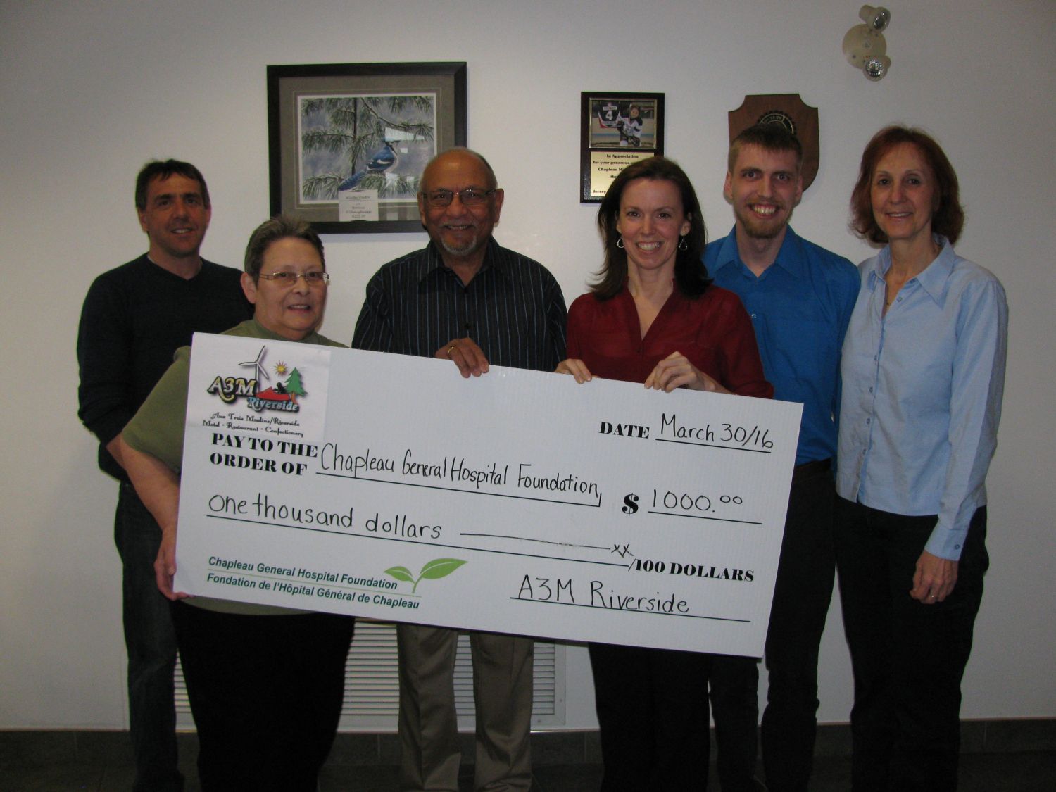 Aux Trois Moulins making donation