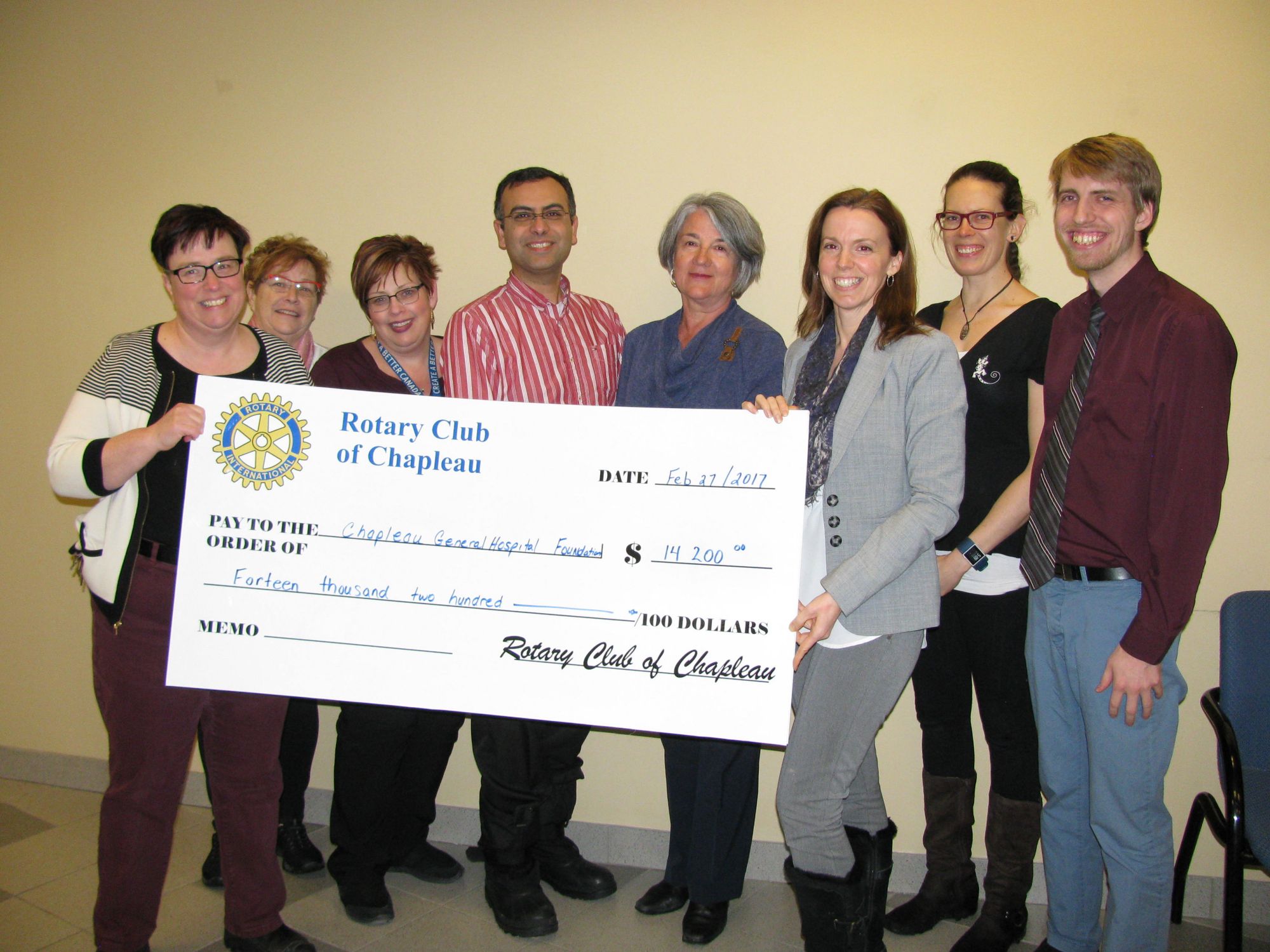 Rotary Club Fish Derby making donation