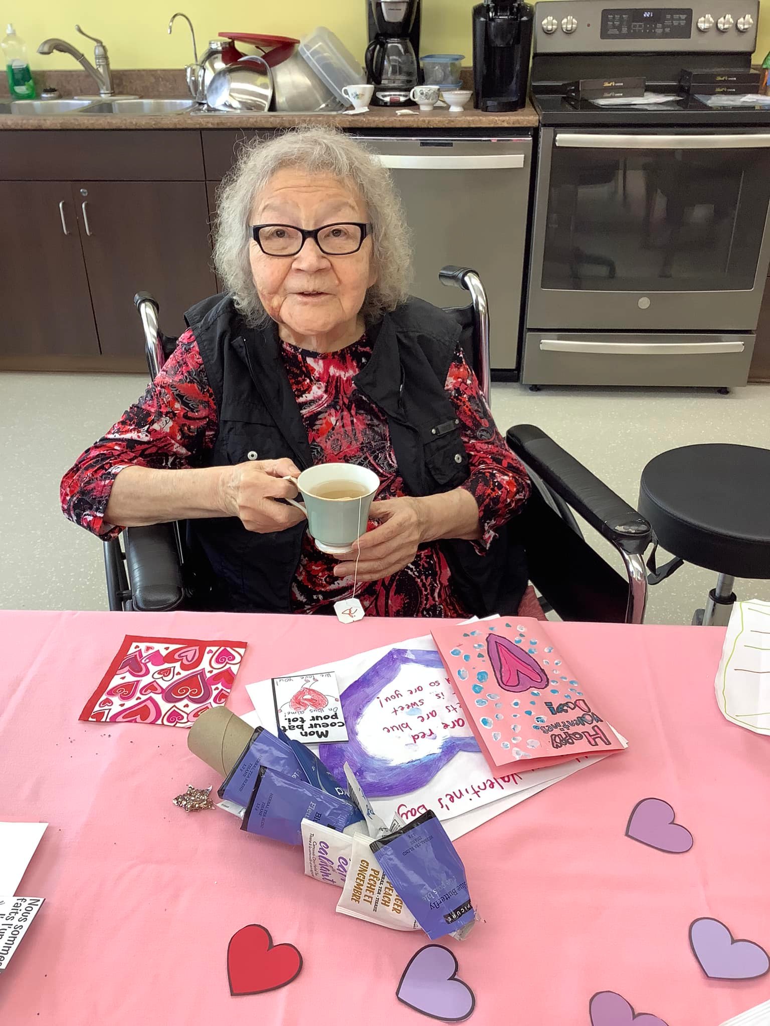 Residents receiving Valentine Day cards